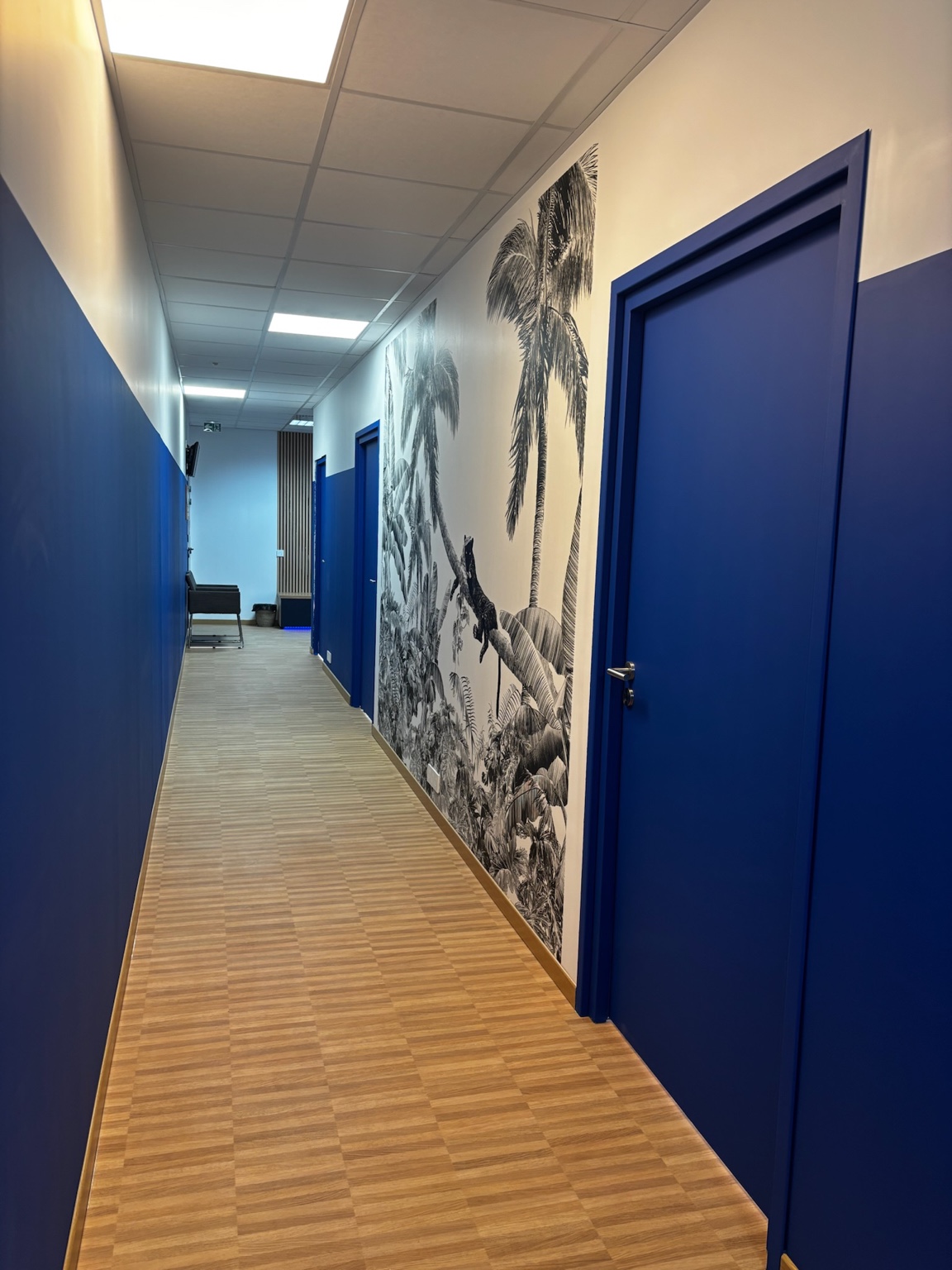 Le couloir du cabinet Espace Corps & Harmonie à Aubagne